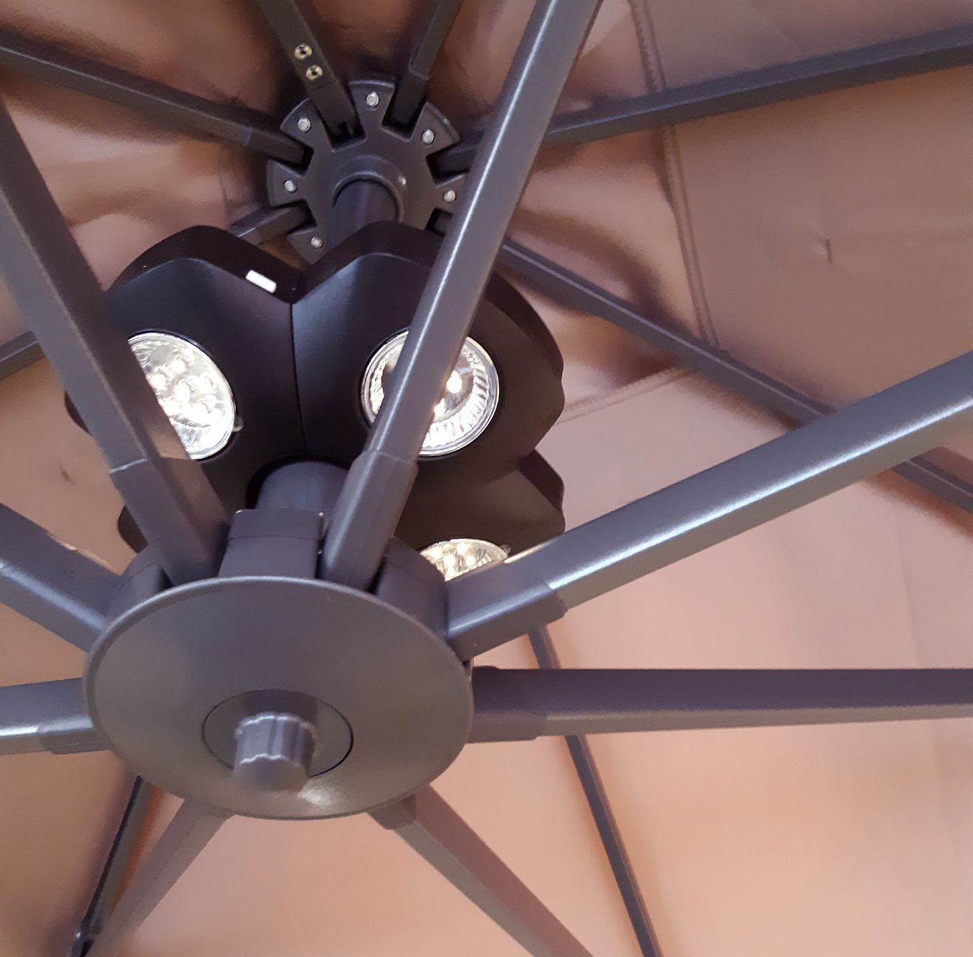 Parasoll LED Lys - Drømmemøbler